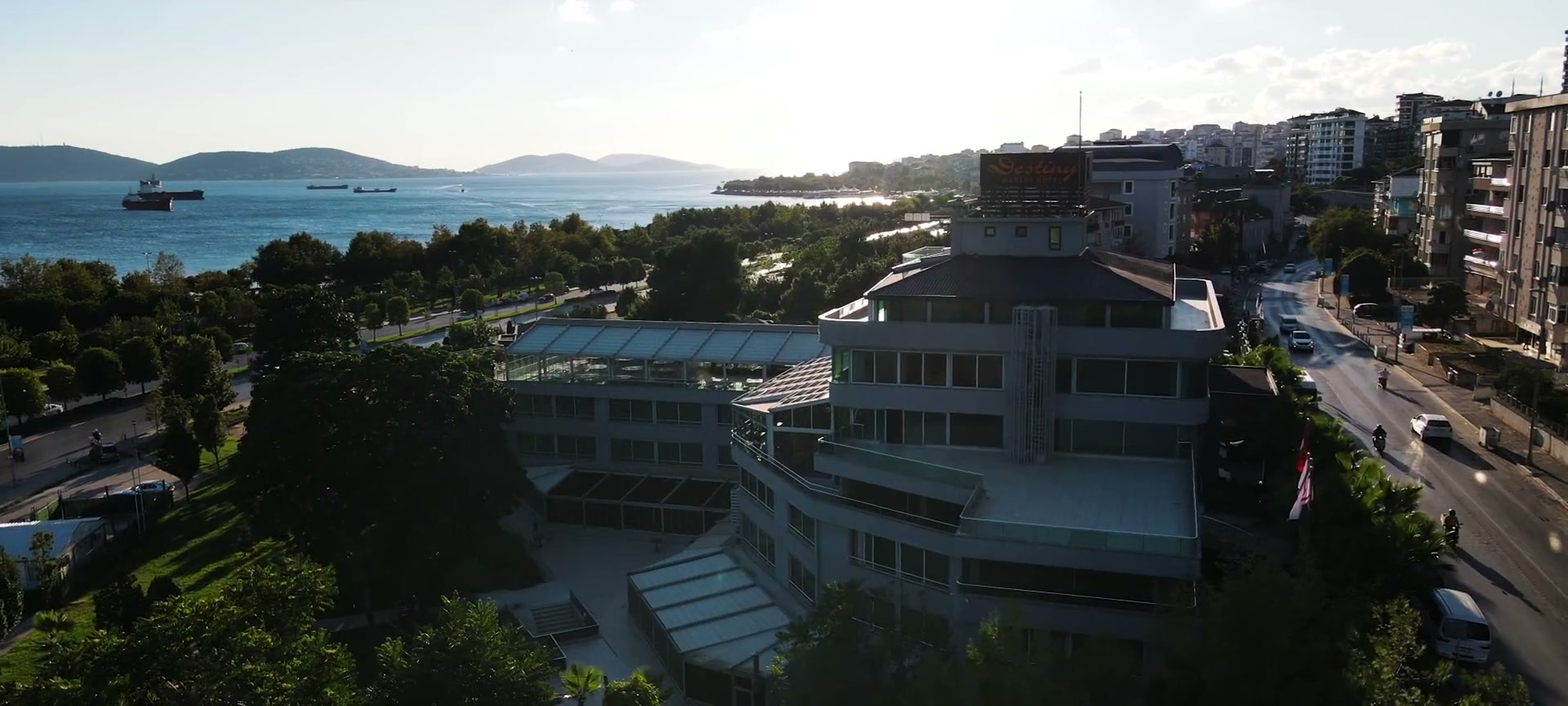 Destiny Marine Hotel — Kartal sahilinde deniz manzarası